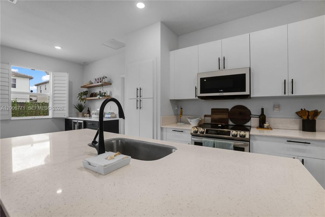For Sale: $767,500 (3 beds, 2 baths, 1736 Square Feet)