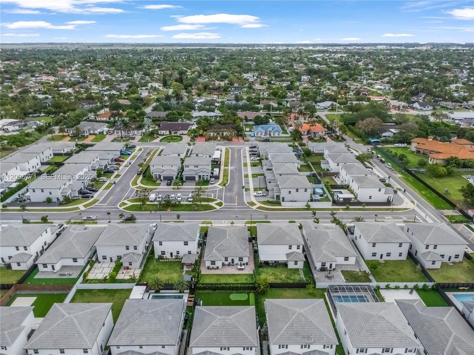 For Sale: $767,500 (3 beds, 2 baths, 1736 Square Feet)