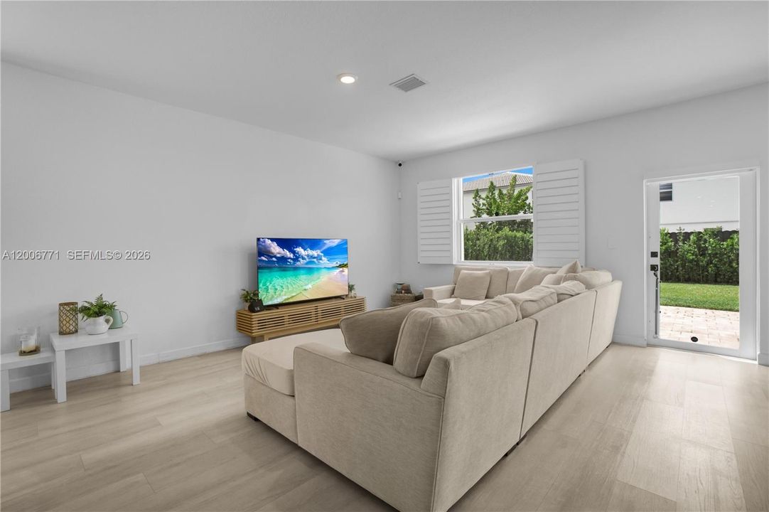 For Sale: $767,500 (3 beds, 2 baths, 1736 Square Feet)
