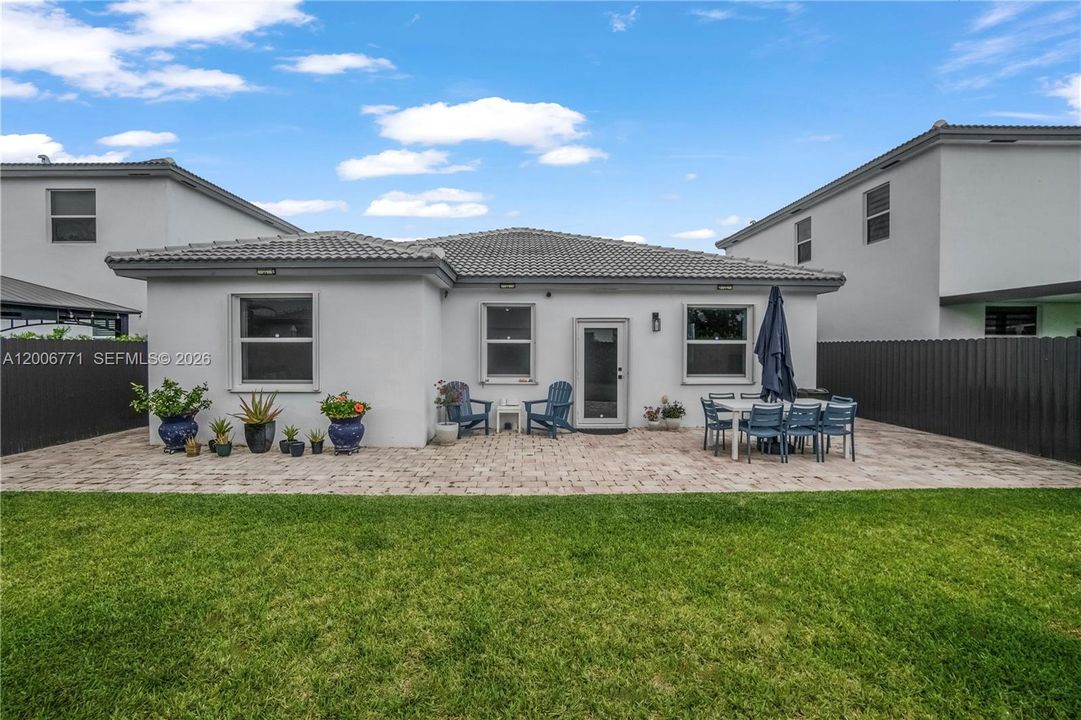 For Sale: $767,500 (3 beds, 2 baths, 1736 Square Feet)