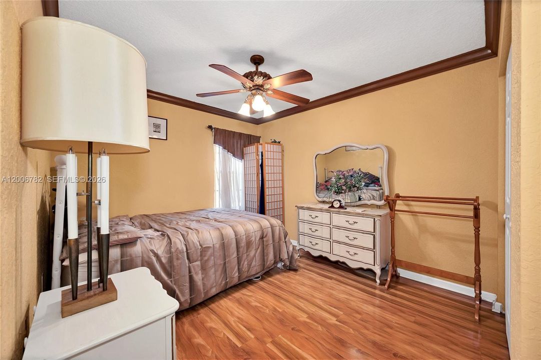 Activo con contrato: $469,999 (4 camas, 2 baños, 2047 Pies cuadrados)