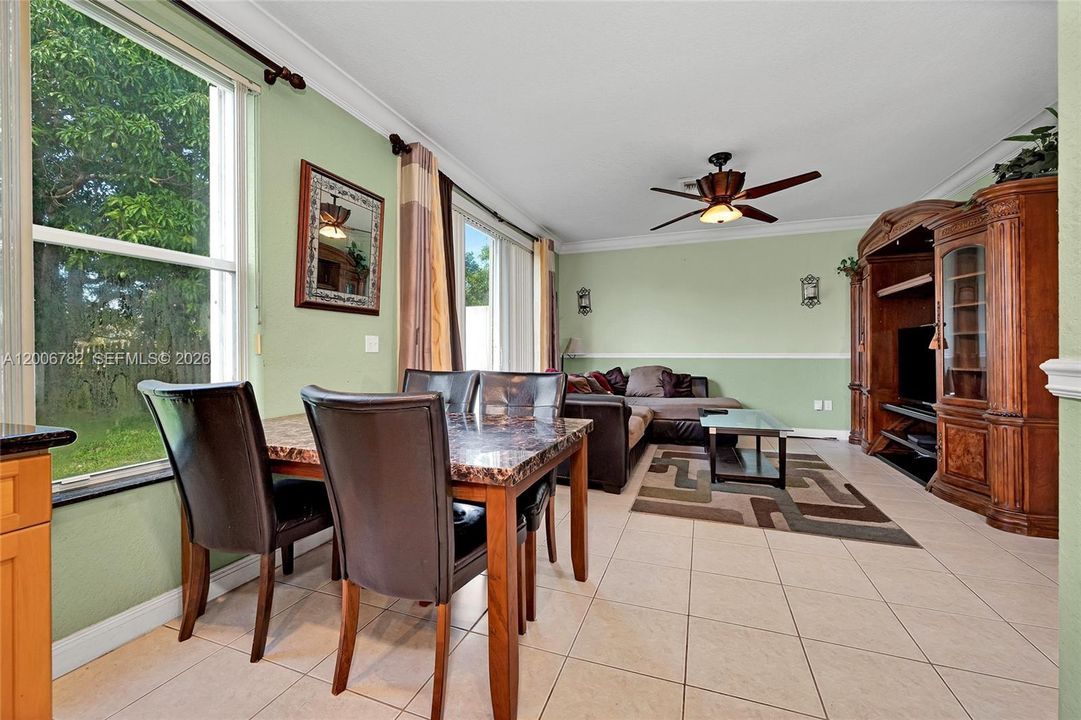 Activo con contrato: $469,999 (4 camas, 2 baños, 2047 Pies cuadrados)