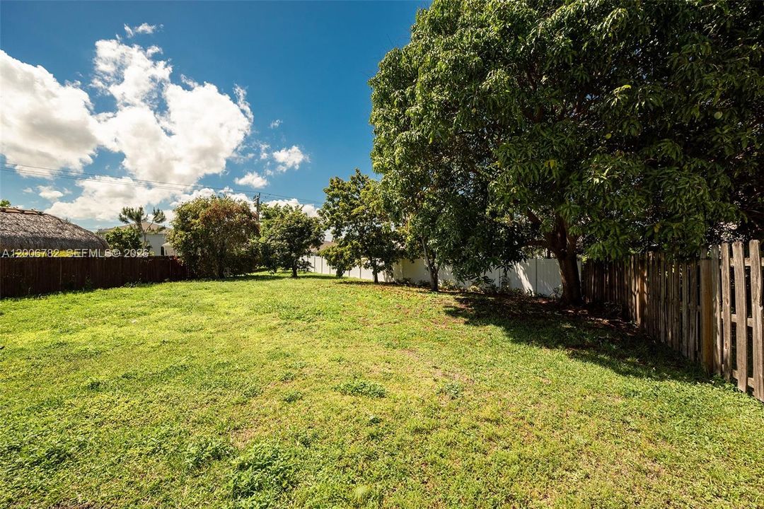 Activo con contrato: $469,999 (4 camas, 2 baños, 2047 Pies cuadrados)