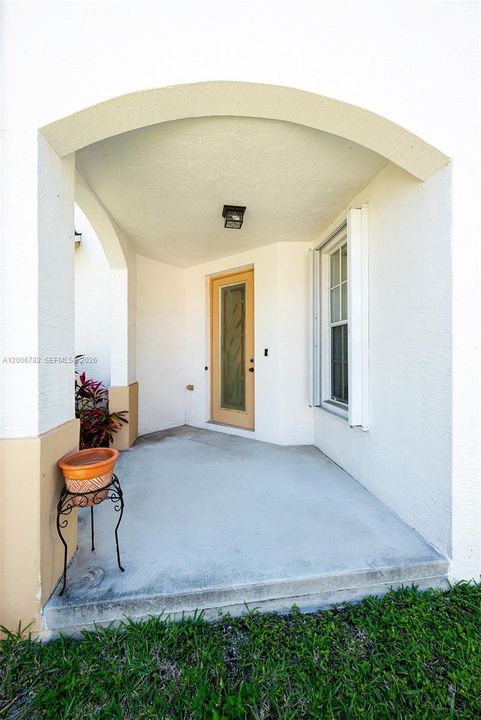 Activo con contrato: $469,999 (4 camas, 2 baños, 2047 Pies cuadrados)