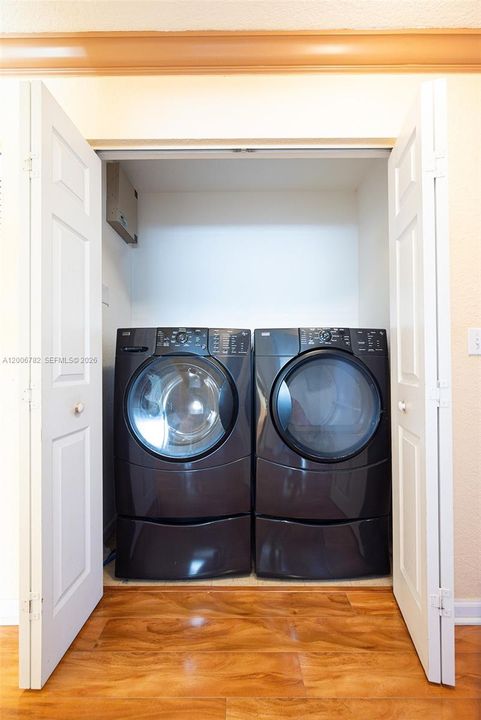 Activo con contrato: $469,999 (4 camas, 2 baños, 2047 Pies cuadrados)