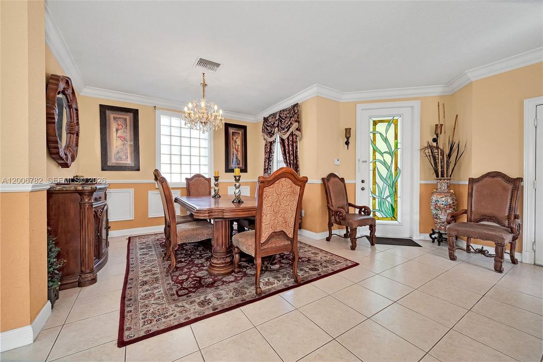 Activo con contrato: $469,999 (4 camas, 2 baños, 2047 Pies cuadrados)