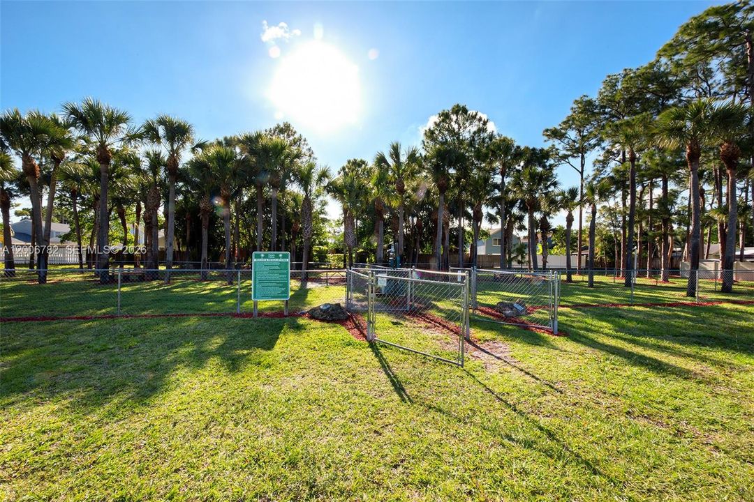 Activo con contrato: $469,999 (4 camas, 2 baños, 2047 Pies cuadrados)