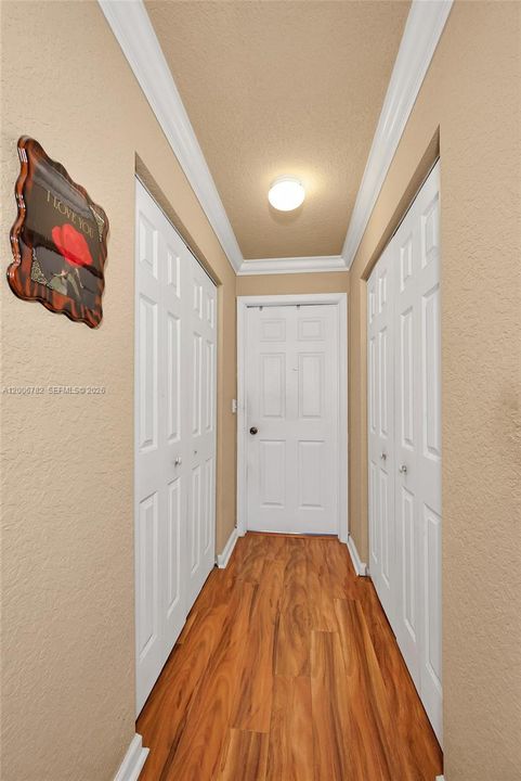 Activo con contrato: $469,999 (4 camas, 2 baños, 2047 Pies cuadrados)