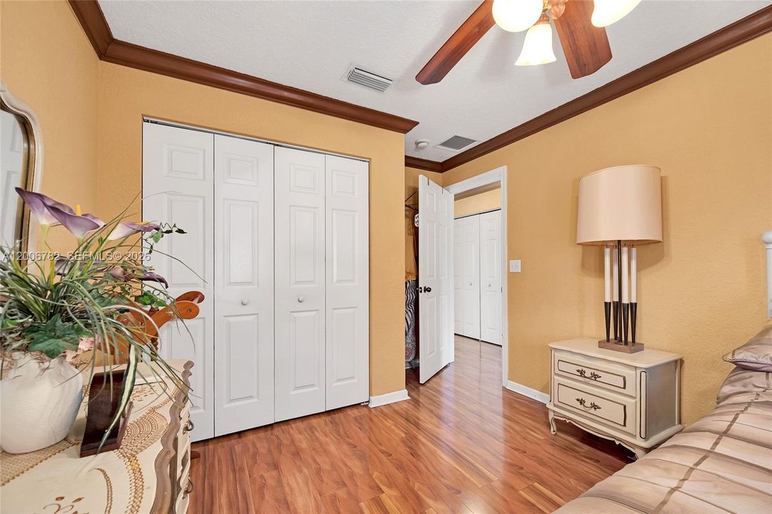 Activo con contrato: $469,999 (4 camas, 2 baños, 2047 Pies cuadrados)