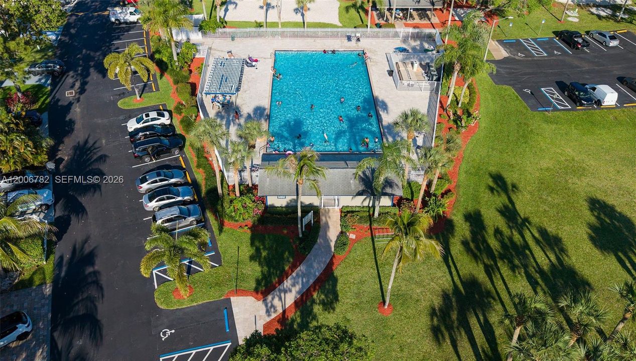 Activo con contrato: $469,999 (4 camas, 2 baños, 2047 Pies cuadrados)