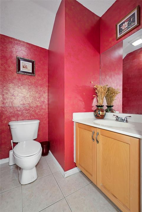 Activo con contrato: $469,999 (4 camas, 2 baños, 2047 Pies cuadrados)