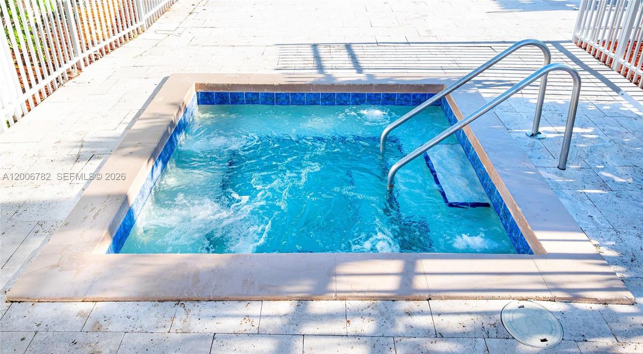 Activo con contrato: $469,999 (4 camas, 2 baños, 2047 Pies cuadrados)
