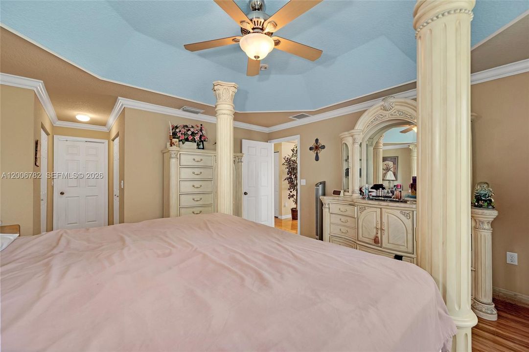 Activo con contrato: $469,999 (4 camas, 2 baños, 2047 Pies cuadrados)