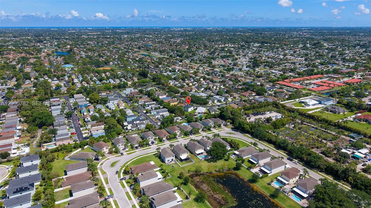 Activo con contrato: $469,999 (4 camas, 2 baños, 2047 Pies cuadrados)