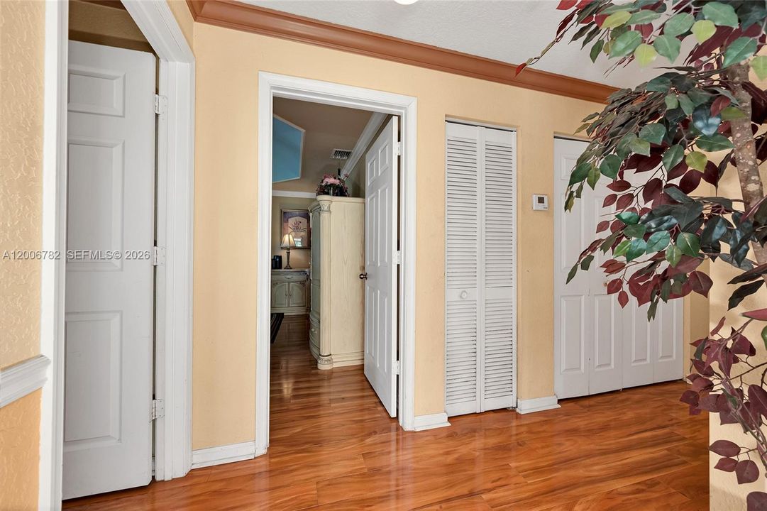Activo con contrato: $469,999 (4 camas, 2 baños, 2047 Pies cuadrados)