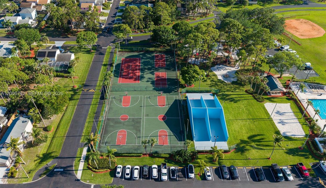 Activo con contrato: $469,999 (4 camas, 2 baños, 2047 Pies cuadrados)