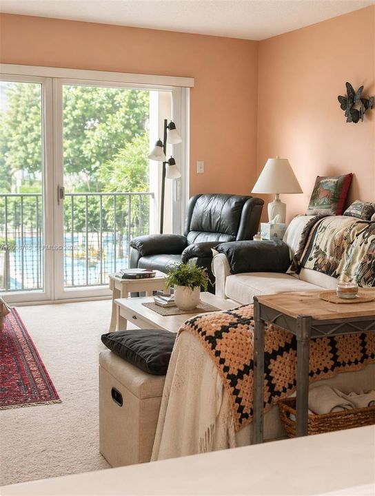 Active With Contract: $244,400 (2 beds, 2 baths, 990 Square Feet)