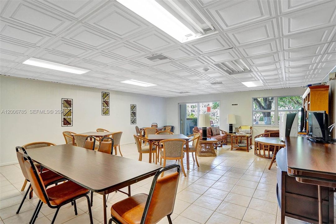COMMUNITY ROOM OFF POOL
