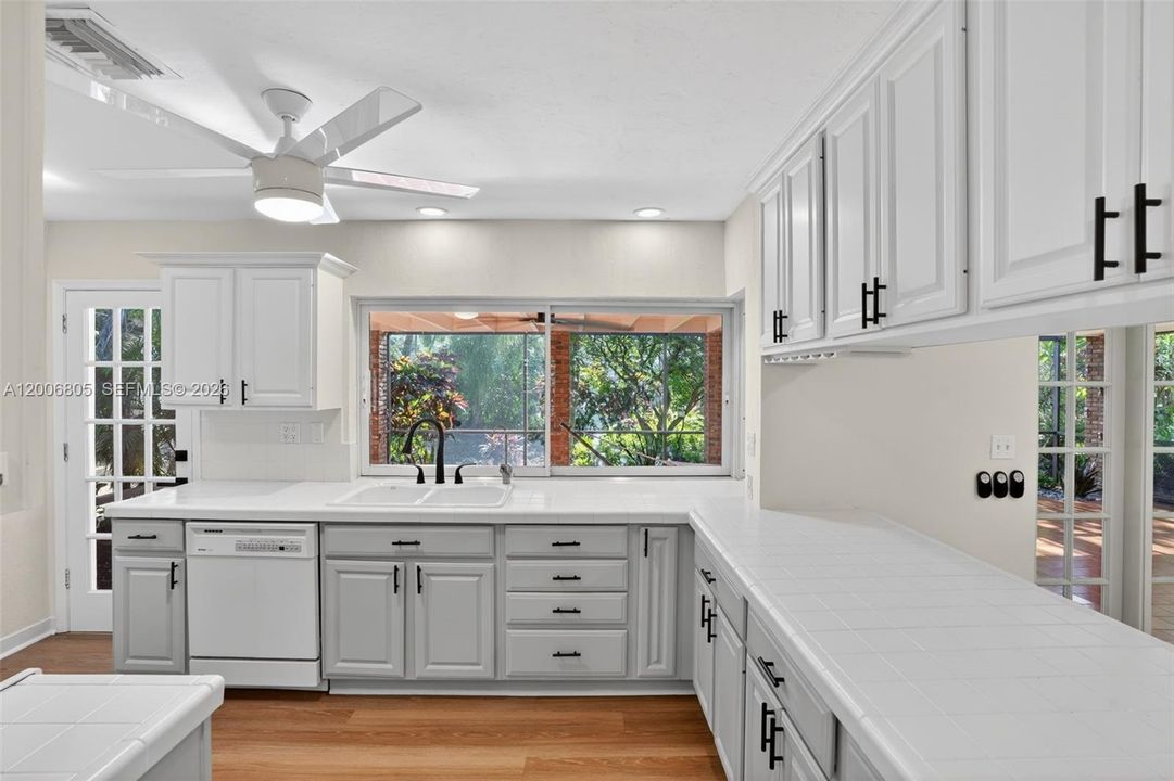 For Sale: $890,000 (3 beds, 2 baths, 1436 Square Feet)