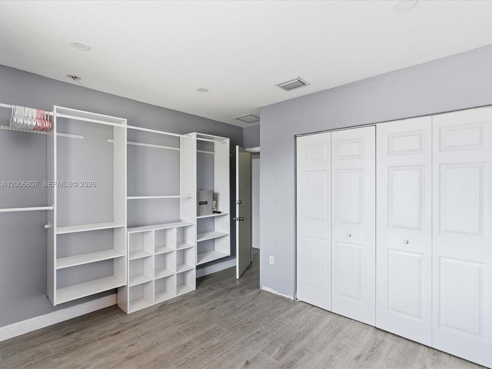 Недавно продано: $499,900 (4 спален, 3 ванн, 1756 Квадратных фут)