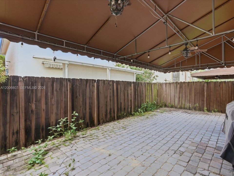Недавно продано: $499,900 (4 спален, 3 ванн, 1756 Квадратных фут)