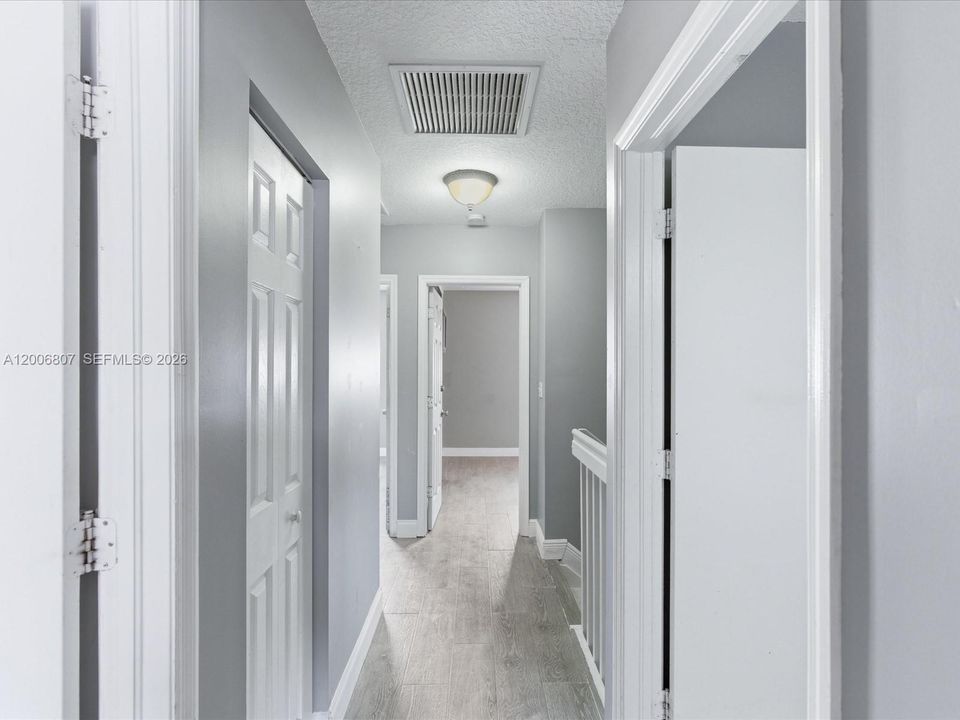 Недавно продано: $499,900 (4 спален, 3 ванн, 1756 Квадратных фут)
