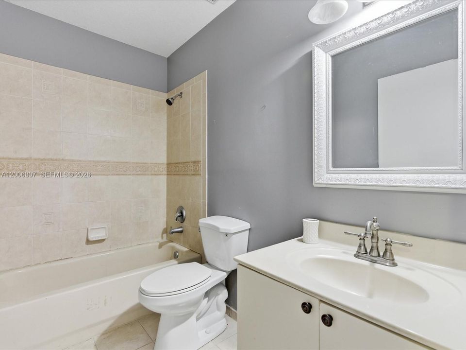 Недавно продано: $499,900 (4 спален, 3 ванн, 1756 Квадратных фут)