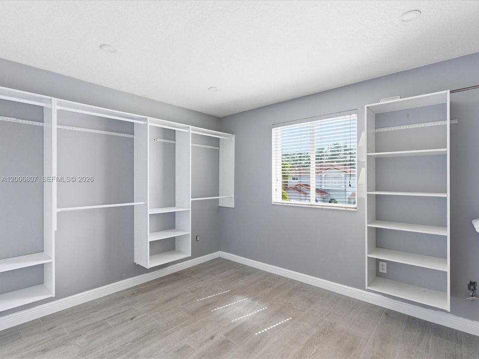 Недавно продано: $499,900 (4 спален, 3 ванн, 1756 Квадратных фут)