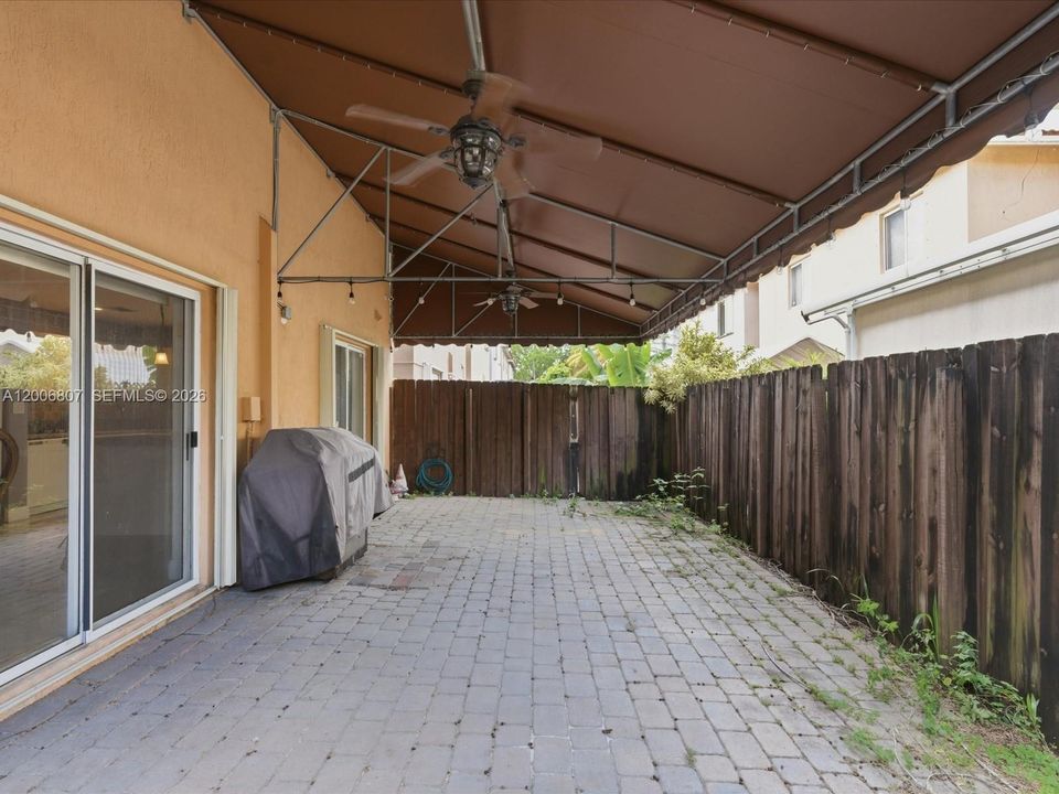 Недавно продано: $499,900 (4 спален, 3 ванн, 1756 Квадратных фут)