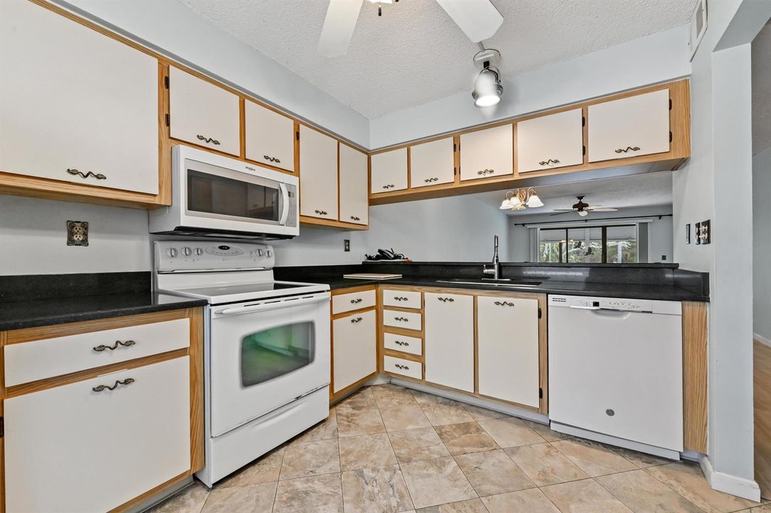 07 Kitchen 02