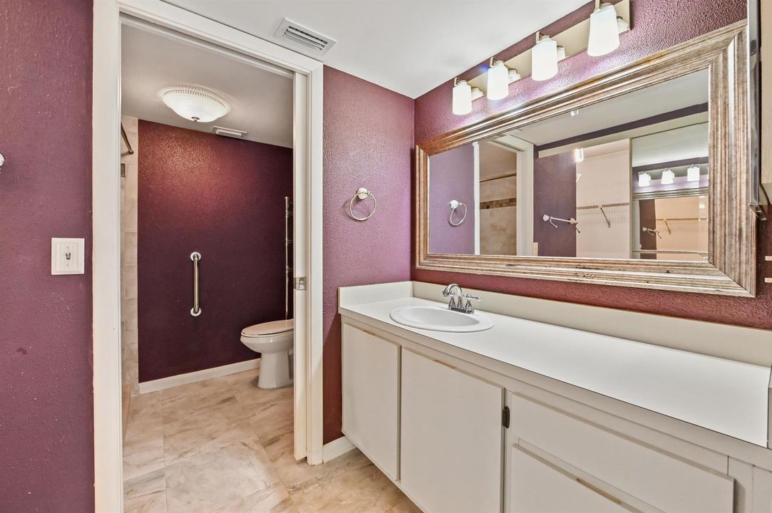 22 Bathroom 01