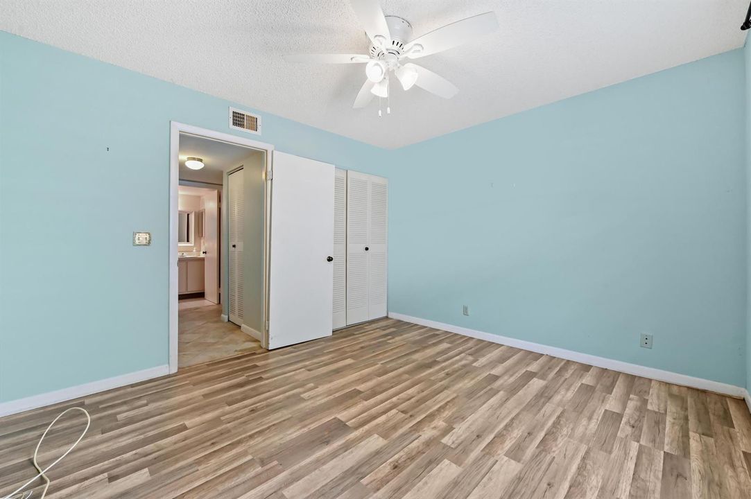 19 Bedroom 02