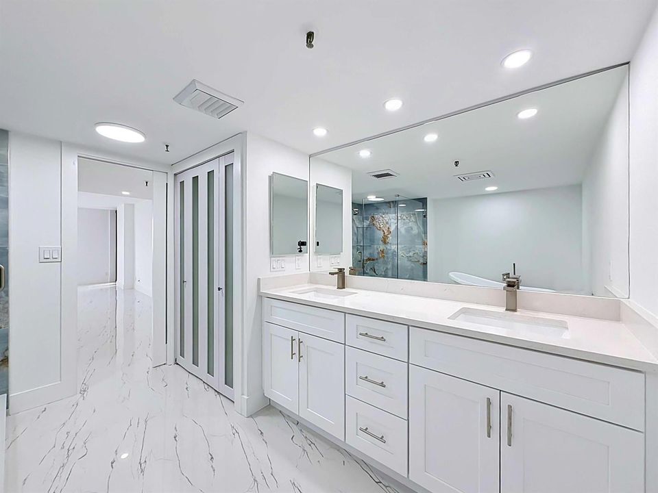 2480 Presidential Way #902-39
