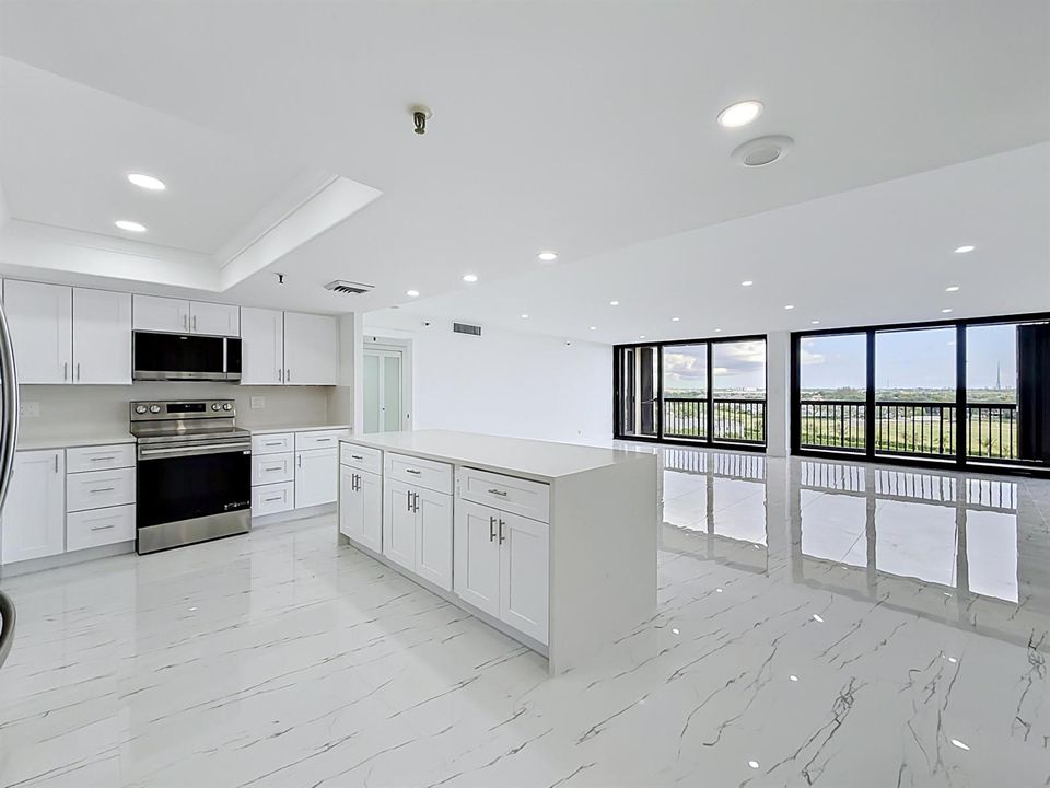 2480 Presidential Way #902-13