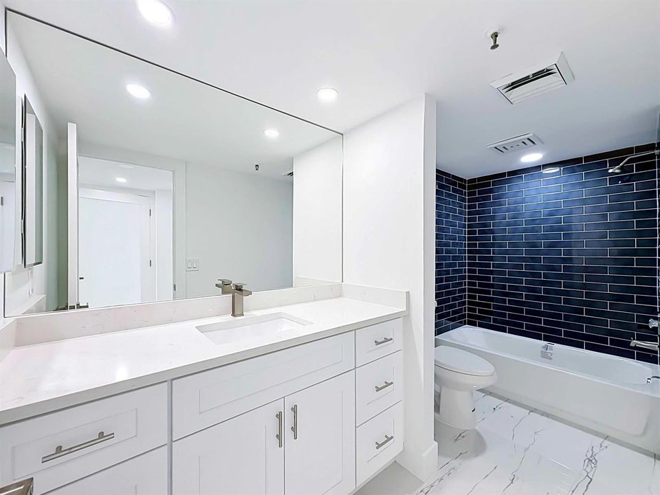 2480 Presidential Way #902-49
