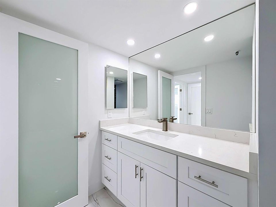 2480 Presidential Way #902-51