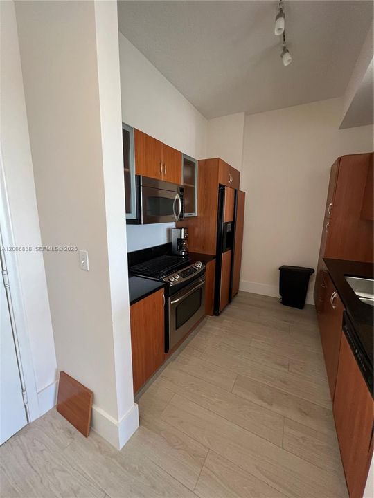For Sale: $485,000 (2 beds, 2 baths, 1066 Square Feet)