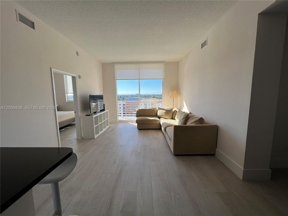 For Sale: $485,000 (2 beds, 2 baths, 1066 Square Feet)