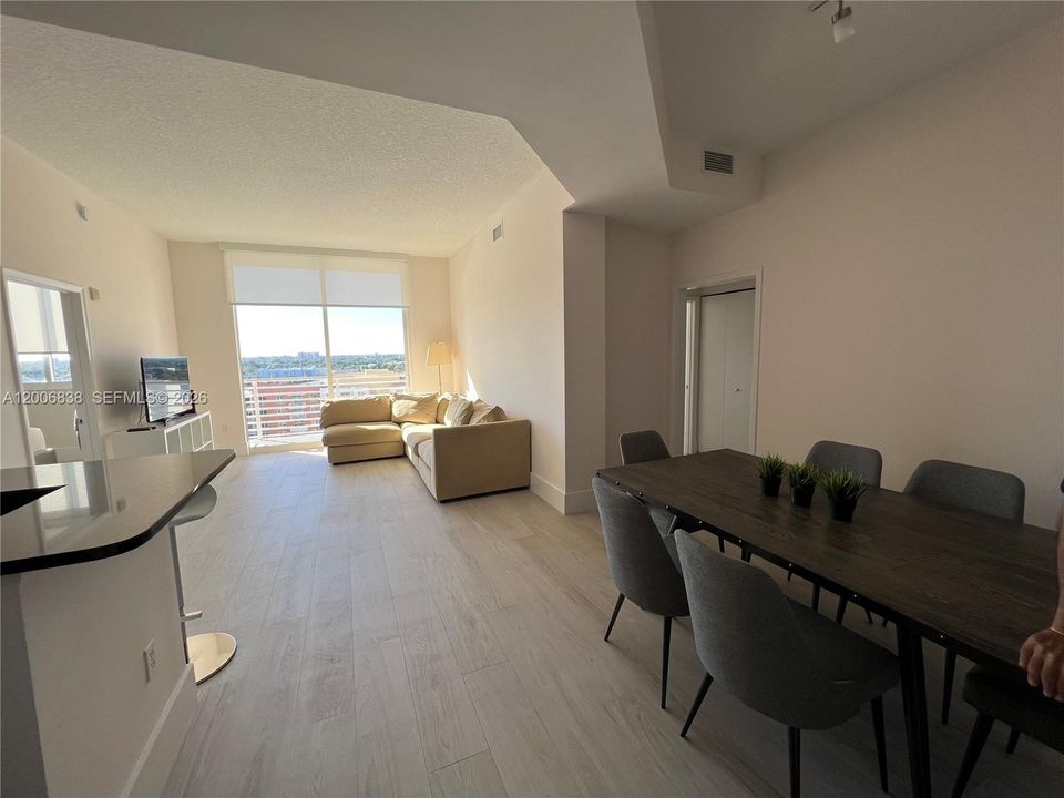 For Sale: $485,000 (2 beds, 2 baths, 1066 Square Feet)