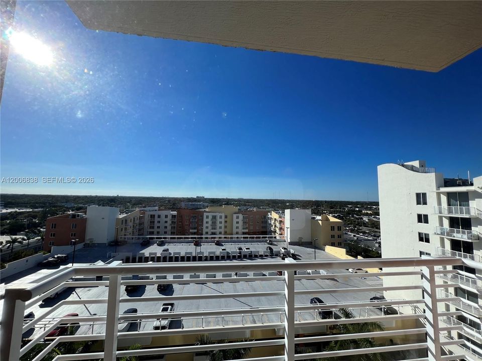For Sale: $485,000 (2 beds, 2 baths, 1066 Square Feet)
