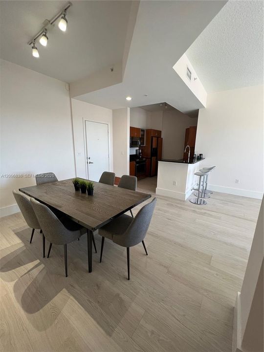 For Sale: $485,000 (2 beds, 2 baths, 1066 Square Feet)