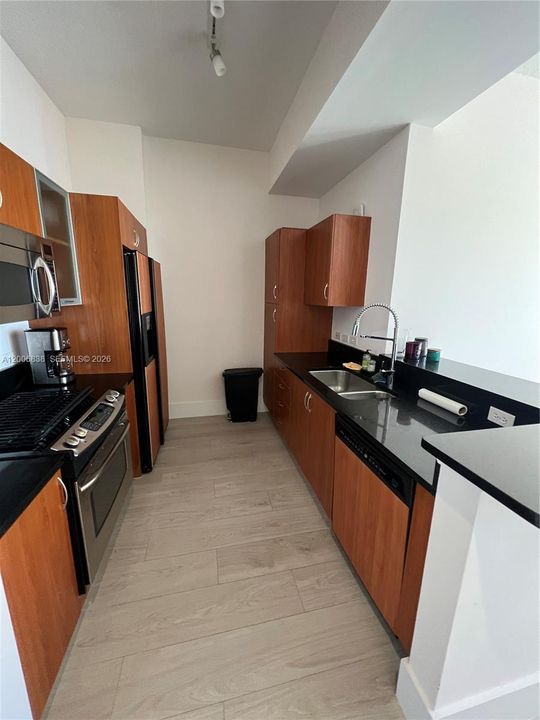 For Sale: $485,000 (2 beds, 2 baths, 1066 Square Feet)