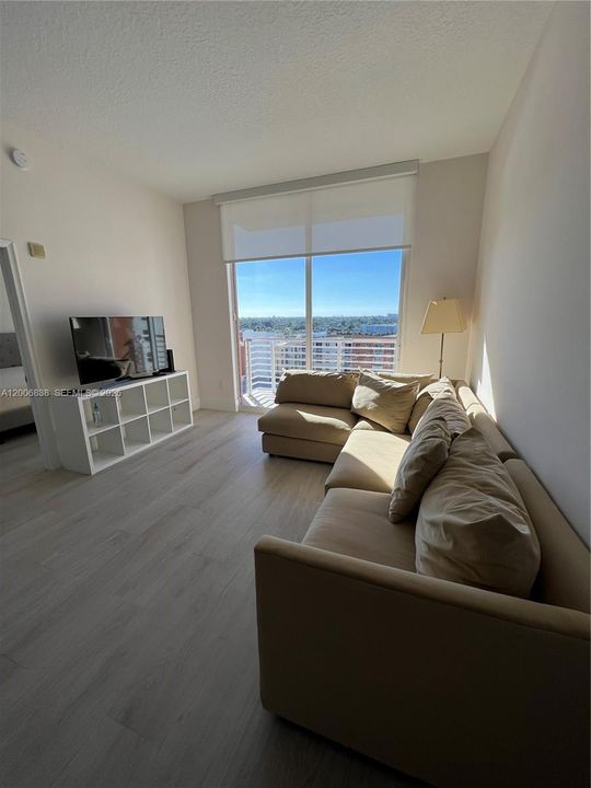 For Sale: $485,000 (2 beds, 2 baths, 1066 Square Feet)