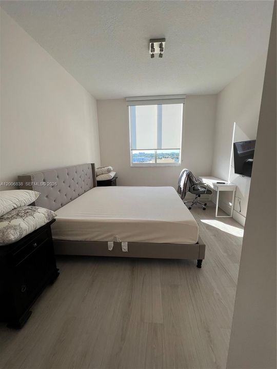 For Sale: $485,000 (2 beds, 2 baths, 1066 Square Feet)