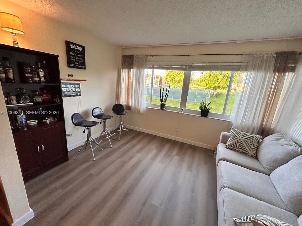 На продажу: $115,000 (1 спален, 1 ванн, 862 Квадратных фут)