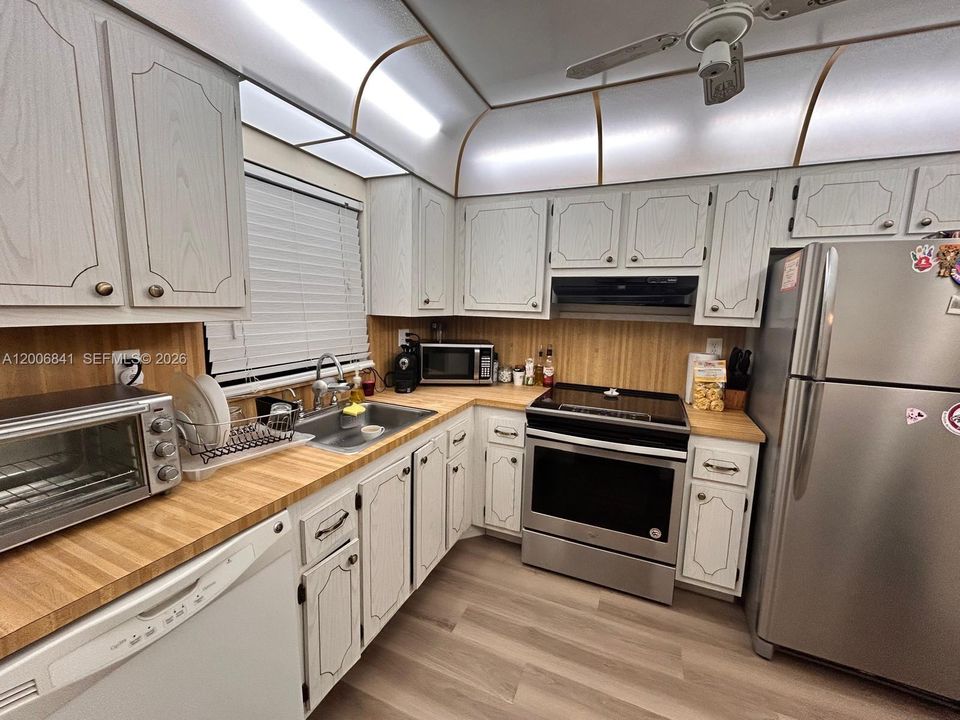 На продажу: $115,000 (1 спален, 1 ванн, 862 Квадратных фут)
