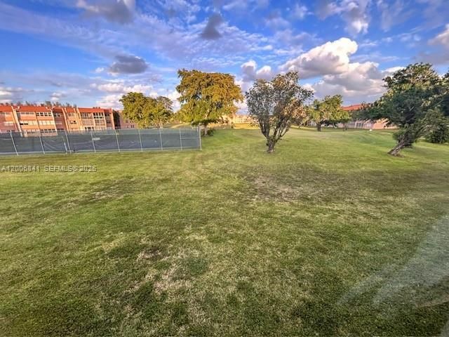 На продажу: $115,000 (1 спален, 1 ванн, 862 Квадратных фут)