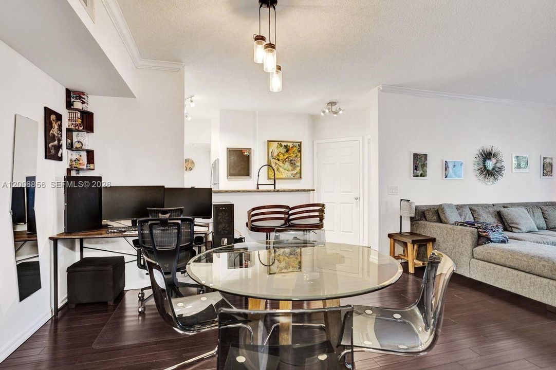 For Rent: $2,850 (2 beds, 2 baths, 1030 Square Feet)