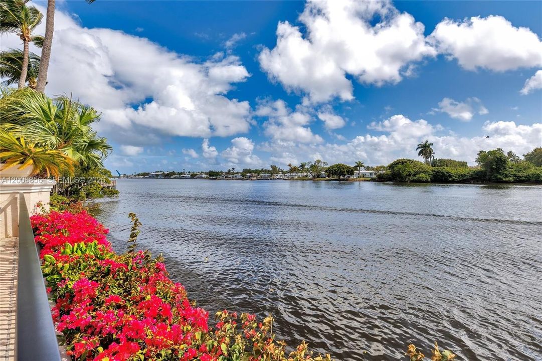 For Rent: $2,850 (2 beds, 2 baths, 1030 Square Feet)