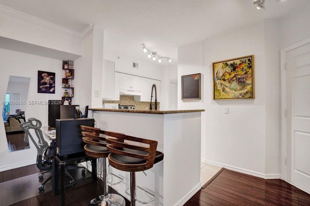 For Rent: $2,850 (2 beds, 2 baths, 1030 Square Feet)